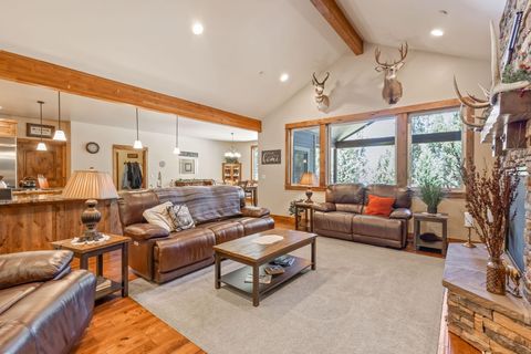 Tiny photo for 7581 SE Madison Avenue, Prineville, OR 97754 (MLS # 220215734)