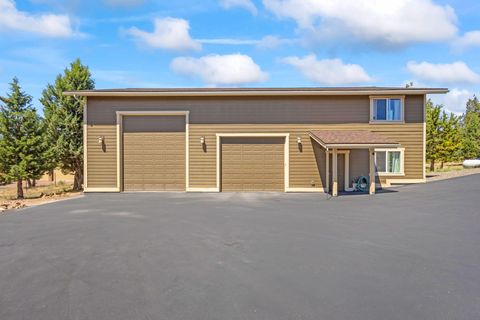 Tiny photo for 7581 SE Madison Avenue, Prineville, OR 97754 (MLS # 220215734)