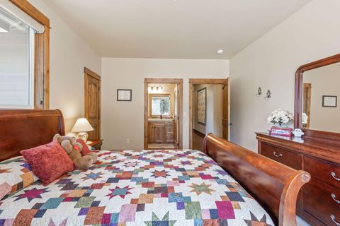 Tiny photo for 7581 SE Madison Avenue, Prineville, OR 97754 (MLS # 220215734)