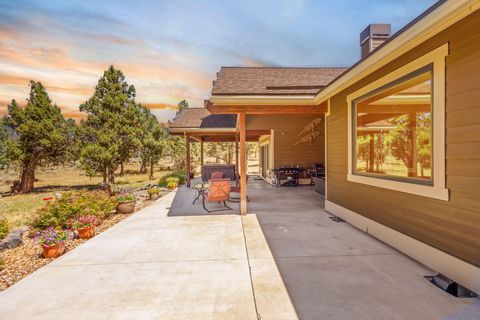 Tiny photo for 7581 SE Madison Avenue, Prineville, OR 97754 (MLS # 220215734)