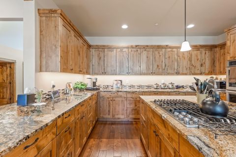 Tiny photo for 7581 SE Madison Avenue, Prineville, OR 97754 (MLS # 220215734)