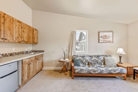 Tiny photo for 7581 SE Madison Avenue, Prineville, OR 97754 (MLS # 220215734)