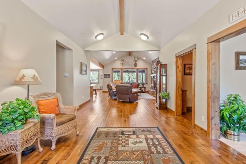 Tiny photo for 7581 SE Madison Avenue, Prineville, OR 97754 (MLS # 220215734)