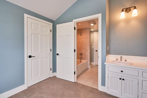 Tiny photo for 65020 Swalley Road, Bend, OR 97703 (MLS # 220210329)