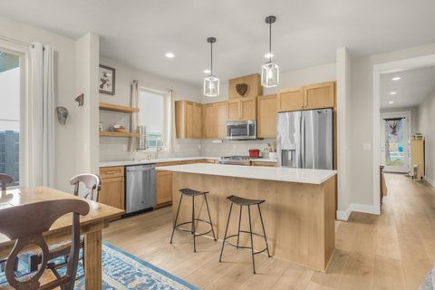 Tiny photo for 110 W Heising Drive, Sisters, OR 97759 (MLS # 220211694)