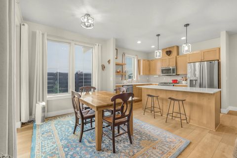 Tiny photo for 110 W Heising Drive, Sisters, OR 97759 (MLS # 220211694)