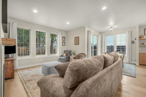 Tiny photo for 110 W Heising Drive, Sisters, OR 97759 (MLS # 220211694)