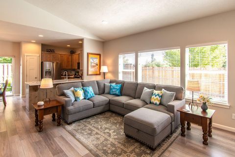 Tiny photo for 2911 NW Hemlock Lane, Redmond, OR 97756 (MLS # 220210226)