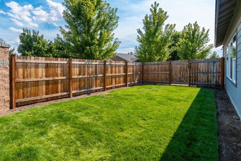 Tiny photo for 2911 NW Hemlock Lane, Redmond, OR 97756 (MLS # 220210226)