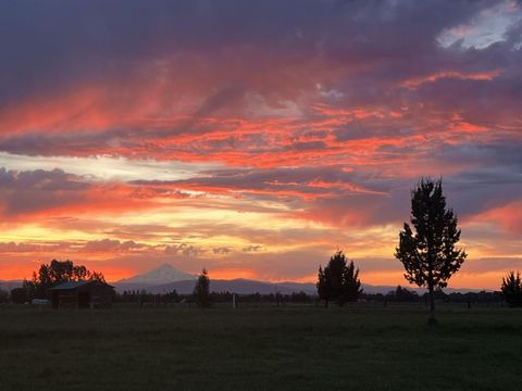 Tiny photo for 2911 NW Hemlock Lane, Redmond, OR 97756 (MLS # 220210226)