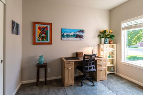 Tiny photo for 2911 NW Hemlock Lane, Redmond, OR 97756 (MLS # 220210226)