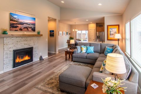 Tiny photo for 2911 NW Hemlock Lane, Redmond, OR 97756 (MLS # 220210226)