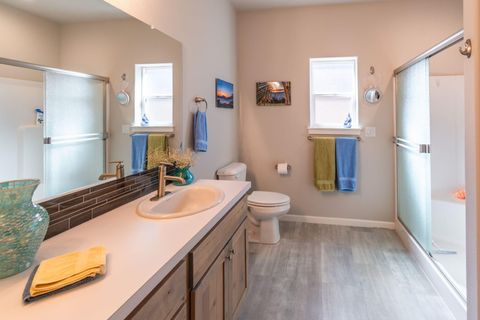 Tiny photo for 2911 NW Hemlock Lane, Redmond, OR 97756 (MLS # 220210226)