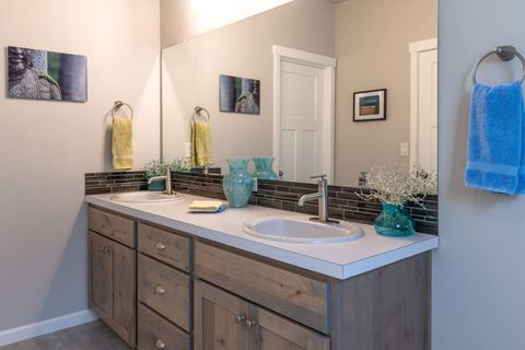 Tiny photo for 2911 NW Hemlock Lane, Redmond, OR 97756 (MLS # 220210226)
