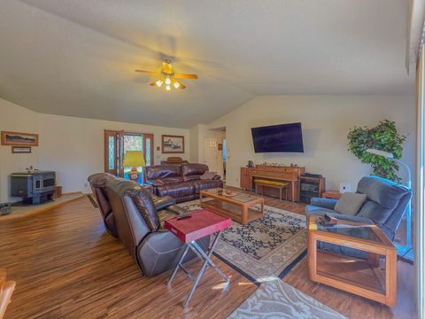 Tiny photo for 2363 Jaynes Drive, Grants Pass, OR 97527 (MLS # 220217490)