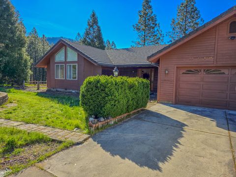 Photo of 2363 Jaynes Drive, Grants Pass, OR 97527 (MLS # 220217490)