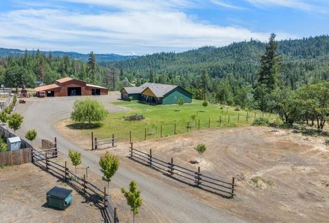 Photo of 28981 Hwy 62, Trail, OR 97541 (MLS # 220214312)