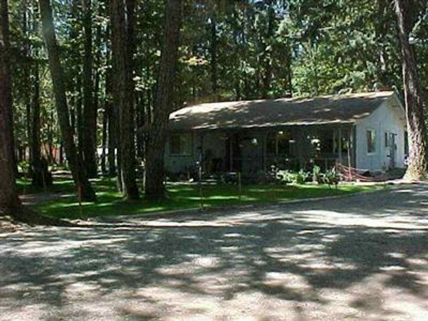 Gorgeous Property Located At The End Of A Cul-de-sac, Heavily Treed, With Sucker Creek Frontage. Home Is Very Comfortable, Homey, With Large Pantry Off The Utility Room (Could Be Converted To A Bathroom?) Or Use Your Imagination. This Home Sits Back Off