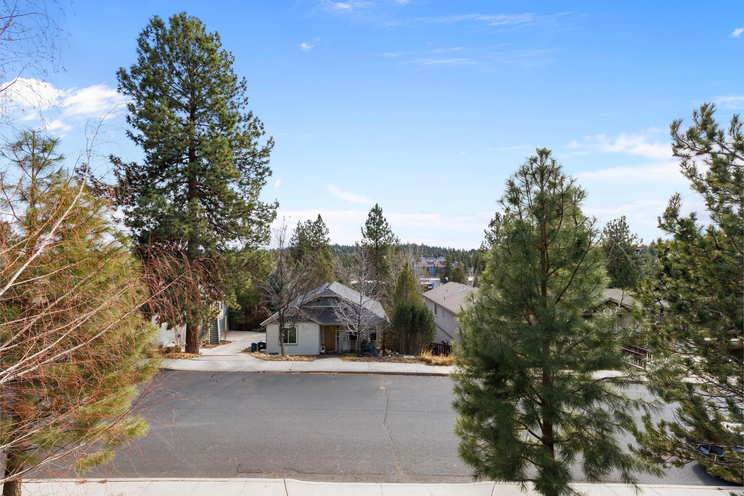 2112 NW Black Pines Place