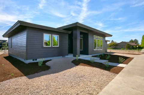 Tiny photo for 1472 NE Hudspeth Road, Prineville, OR 97754 (MLS # 220221613)