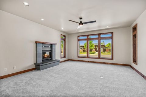 Tiny photo for 1472 NE Hudspeth Road, Prineville, OR 97754 (MLS # 220221613)