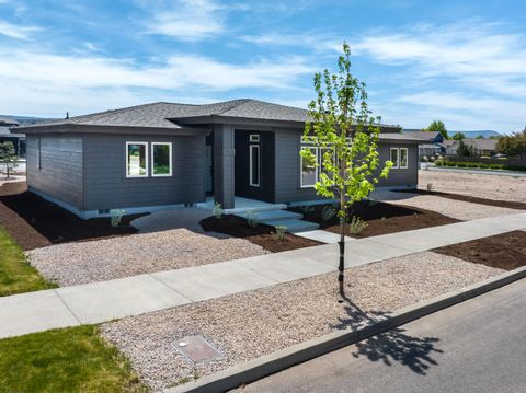 Tiny photo for 1472 NE Hudspeth Road, Prineville, OR 97754 (MLS # 220221613)