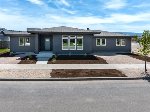 Photo of 1472 NE Hudspeth Road, Prineville, OR 97754 (MLS # 220221613)