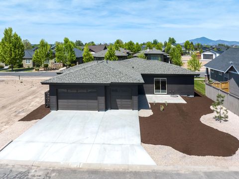 Tiny photo for 1472 NE Hudspeth Road, Prineville, OR 97754 (MLS # 220221613)