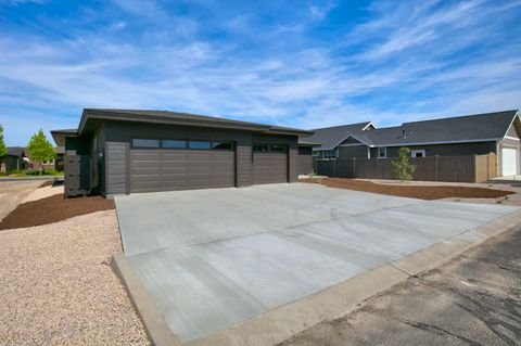 Tiny photo for 1472 NE Hudspeth Road, Prineville, OR 97754 (MLS # 220221613)