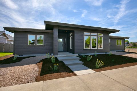 Tiny photo for 1472 NE Hudspeth Road, Prineville, OR 97754 (MLS # 220221613)
