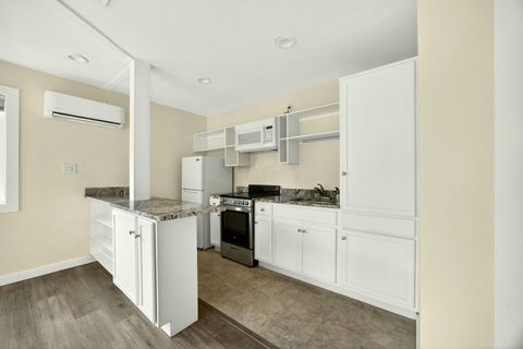 Tiny photo for 115 California Street, Ashland, OR 97520 (MLS # 220219323)