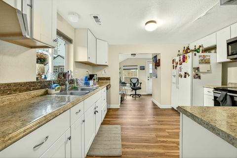 Tiny photo for 115 California Street, Ashland, OR 97520 (MLS # 220219323)