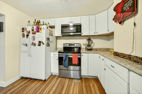 Tiny photo for 115 California Street, Ashland, OR 97520 (MLS # 220219323)