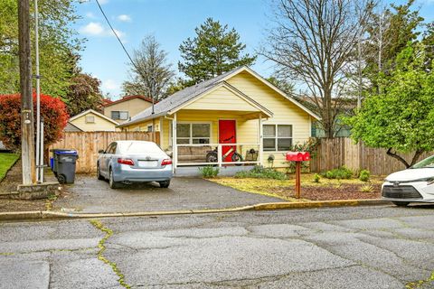 Tiny photo for 115 California Street, Ashland, OR 97520 (MLS # 220219323)