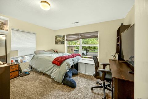 Tiny photo for 115 California Street, Ashland, OR 97520 (MLS # 220219323)
