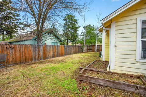 Tiny photo for 115 California Street, Ashland, OR 97520 (MLS # 220219323)