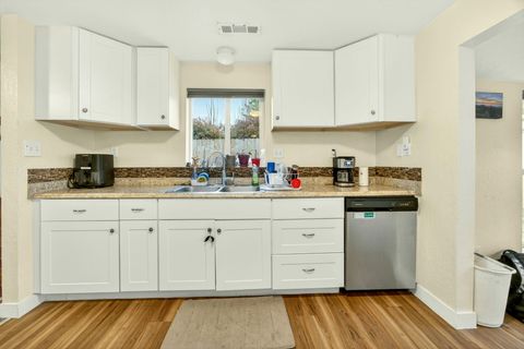 Tiny photo for 115 California Street, Ashland, OR 97520 (MLS # 220219323)