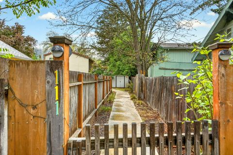Tiny photo for 115 California Street, Ashland, OR 97520 (MLS # 220219323)