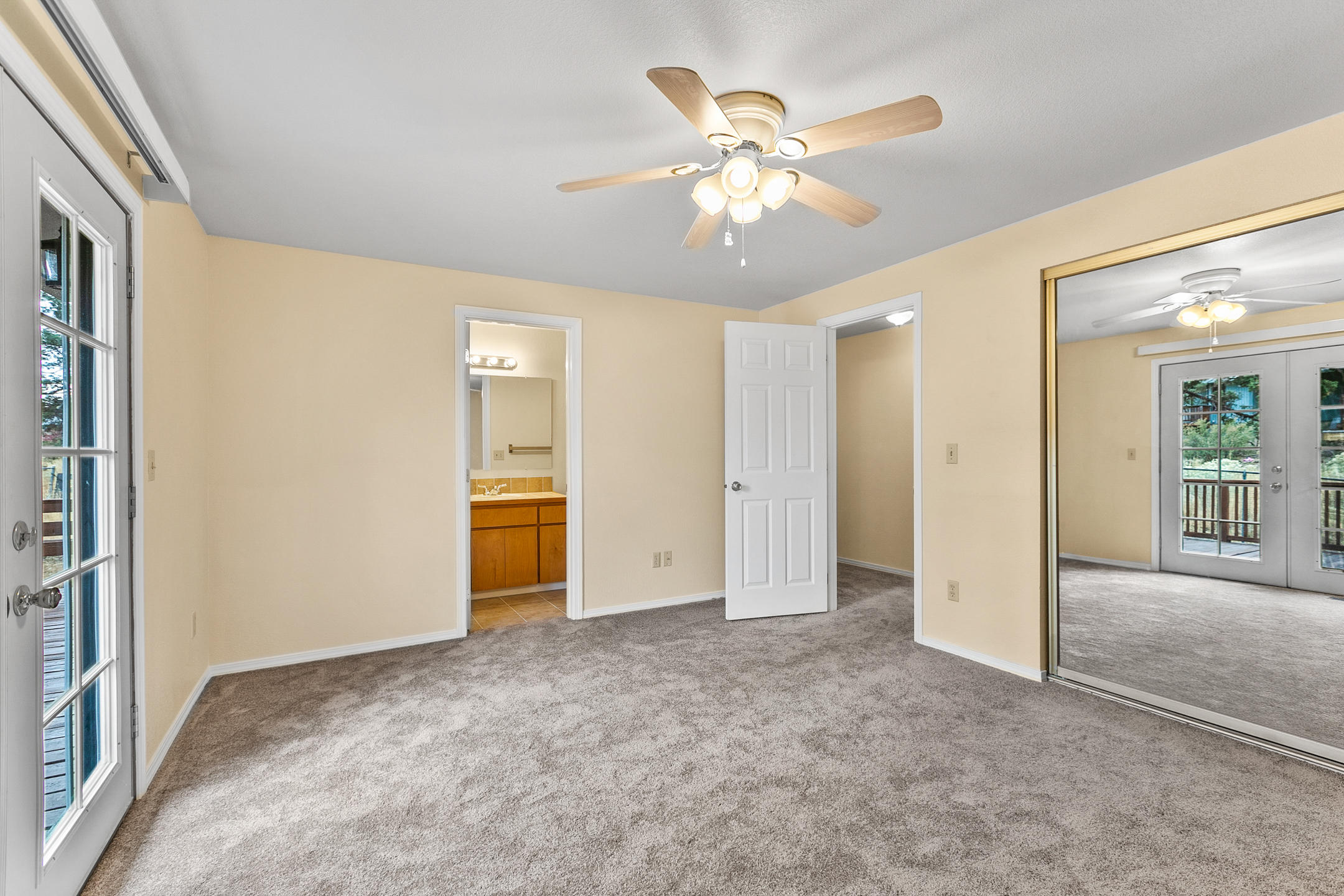 Hunters Circle - Residential