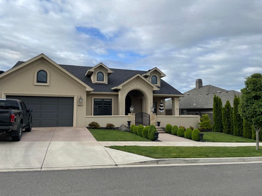 Stunning 4 Bedroom, 3 Bath home with a pool in East Medford.