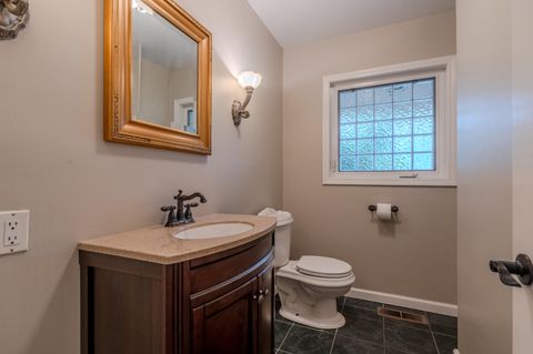 Tiny photo for 2130 E Jackson Street, Medford, OR 97504 (MLS # 220213422)