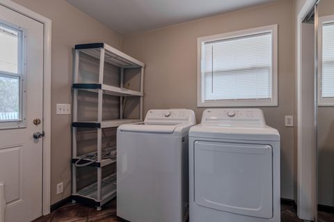 Tiny photo for 2130 E Jackson Street, Medford, OR 97504 (MLS # 220213422)