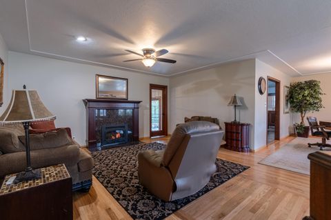 Tiny photo for 2130 E Jackson Street, Medford, OR 97504 (MLS # 220213422)