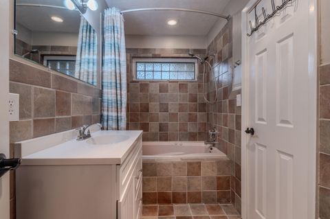 Tiny photo for 2130 E Jackson Street, Medford, OR 97504 (MLS # 220213422)