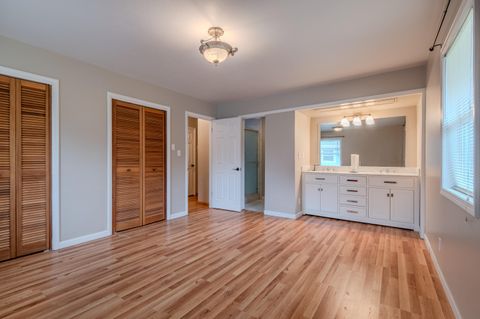 Tiny photo for 2130 E Jackson Street, Medford, OR 97504 (MLS # 220213422)