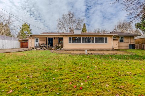 Tiny photo for 2130 E Jackson Street, Medford, OR 97504 (MLS # 220213422)