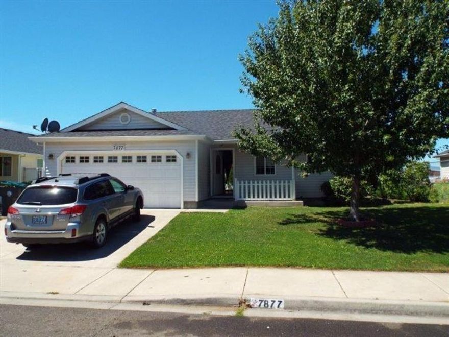 Very well designed home, split bedrooms, master has walk-in closet. Galley kitchen, easy to work in with dining area next to kitchen. Nice size yard, sale is part of a 1031 exchange. The seller is a Licensed Real Estate Broker in Oregon.