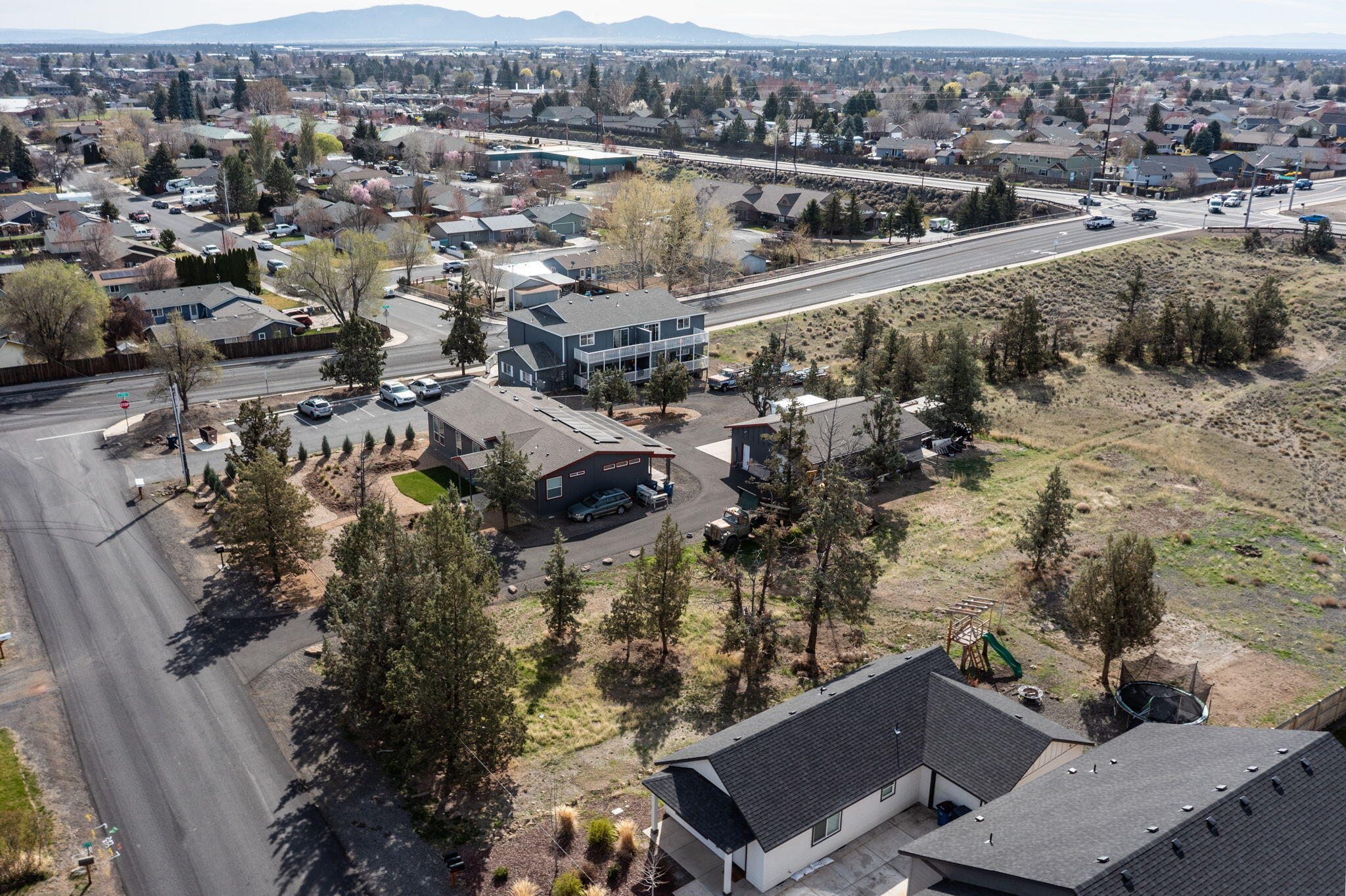 2736 SW Glacier Avenue