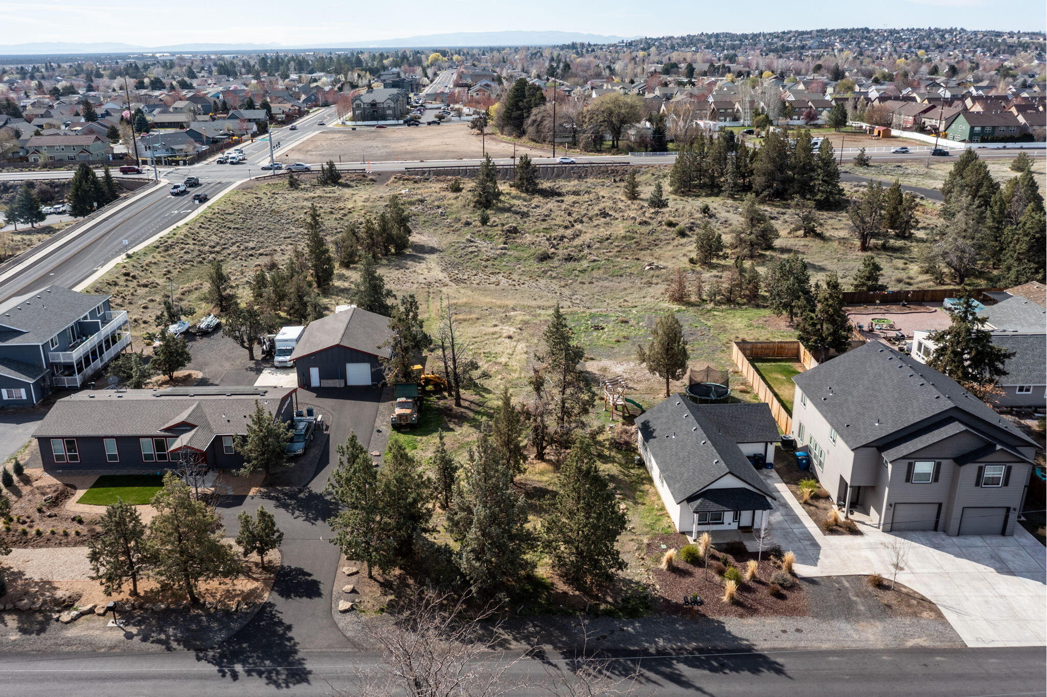 2736 SW Glacier Avenue