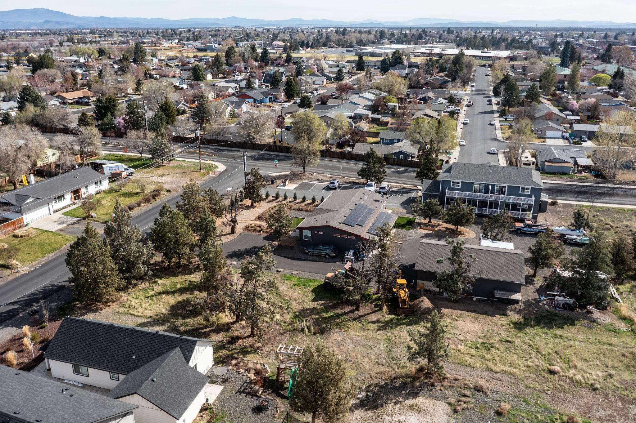 2736 SW Glacier Avenue